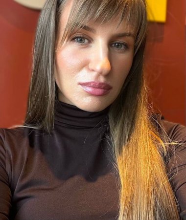 Anna, 39