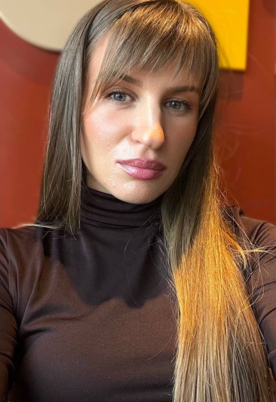 Anna • 39 • Ukraine