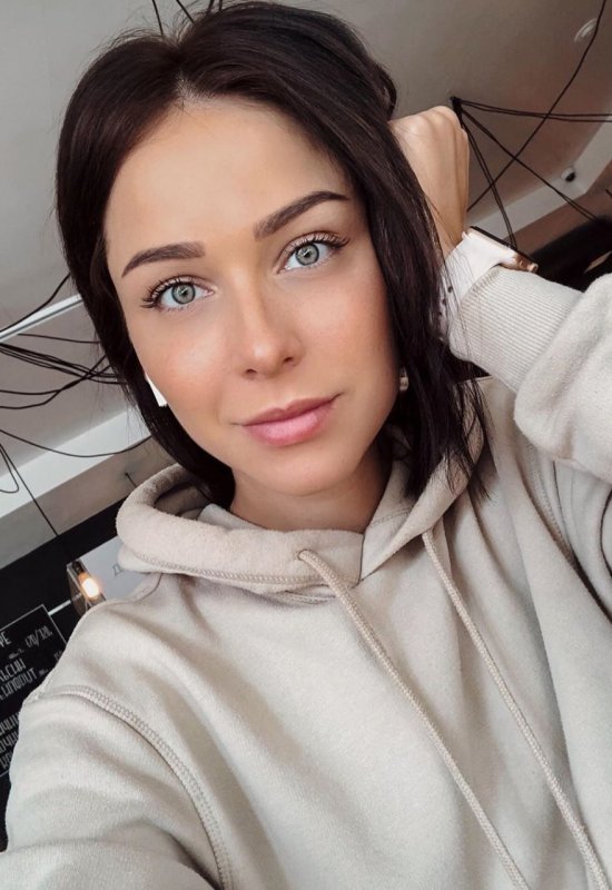 Karina • 31 • Allemagne