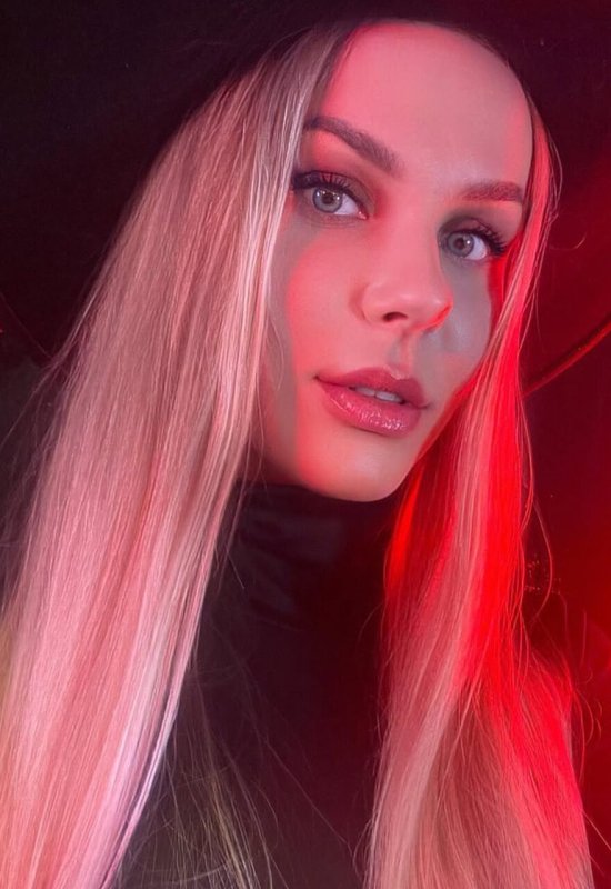 Daria • 32 • United States
