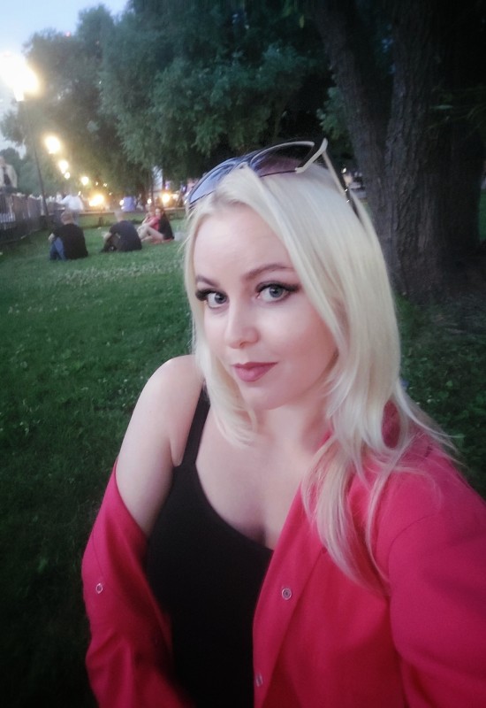 Polina • 38 • Russie