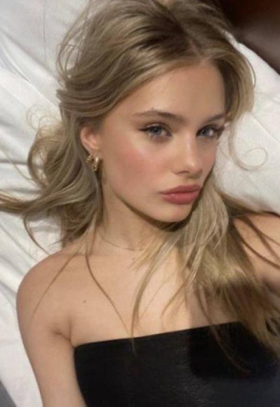 Victoria • 21 • Russia