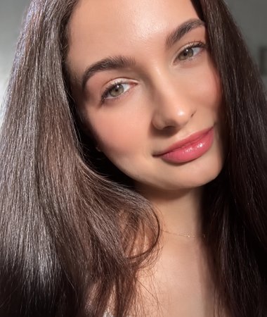 Sofia, 33