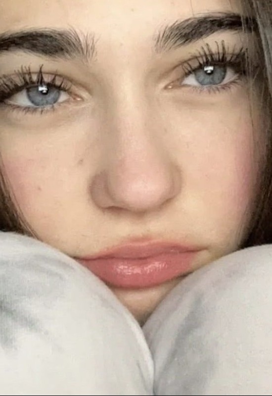 Olga • 19 • Росія