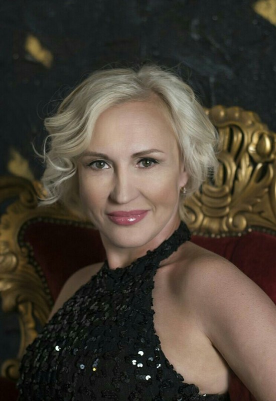 Alexandra • 44 • Russie