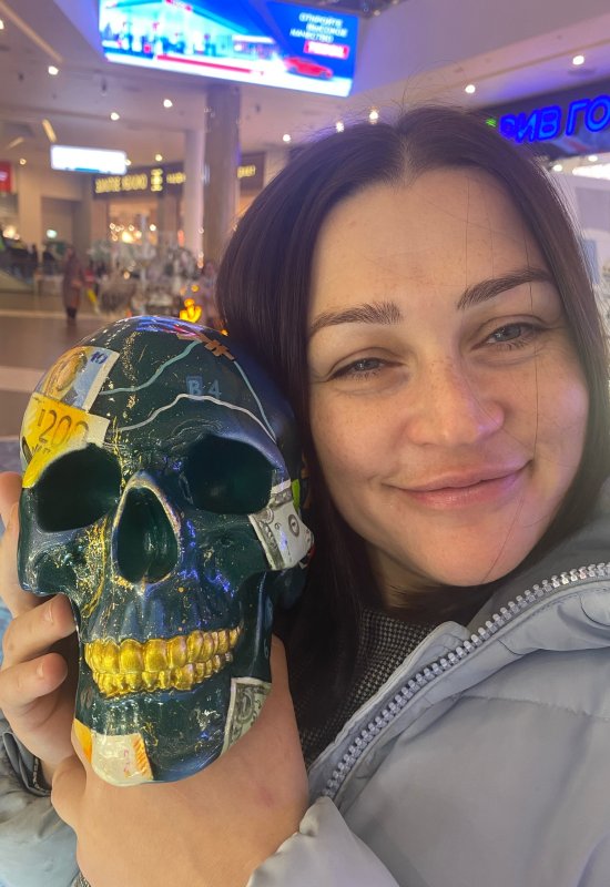 Oksana • 40 • Ukraine