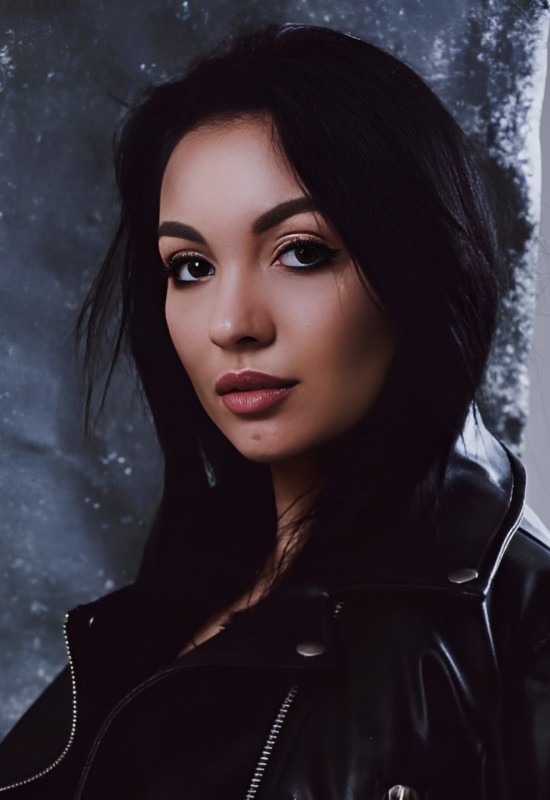 Olga • 34 • Russia