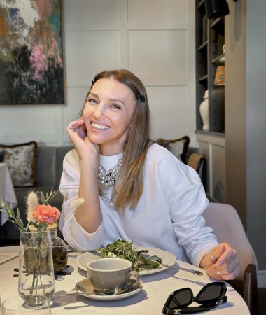 Olga, 44