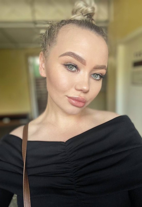 Polina • 27 • Russia