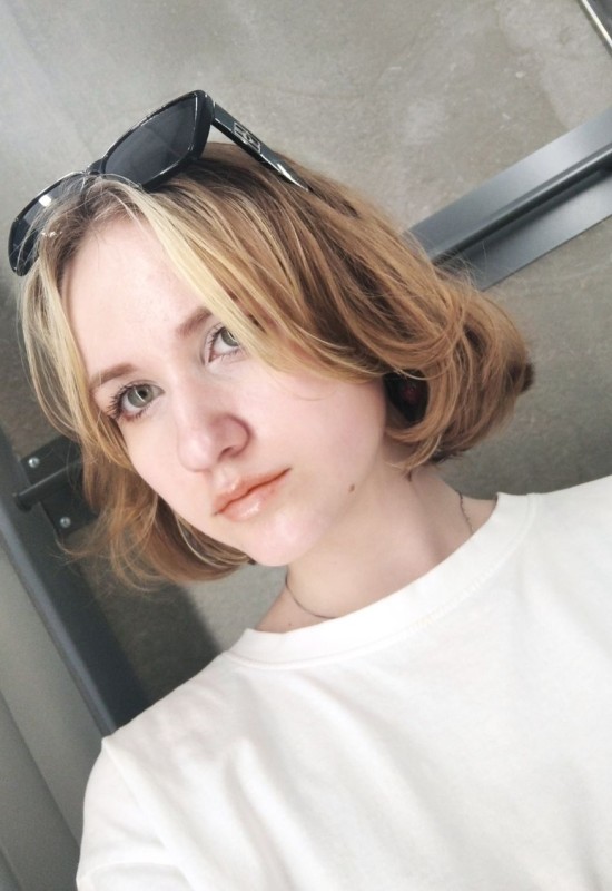 Liza • 19 • Russia