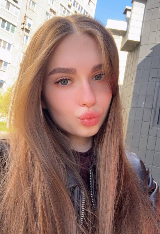 Liza • 20 • Ukraine