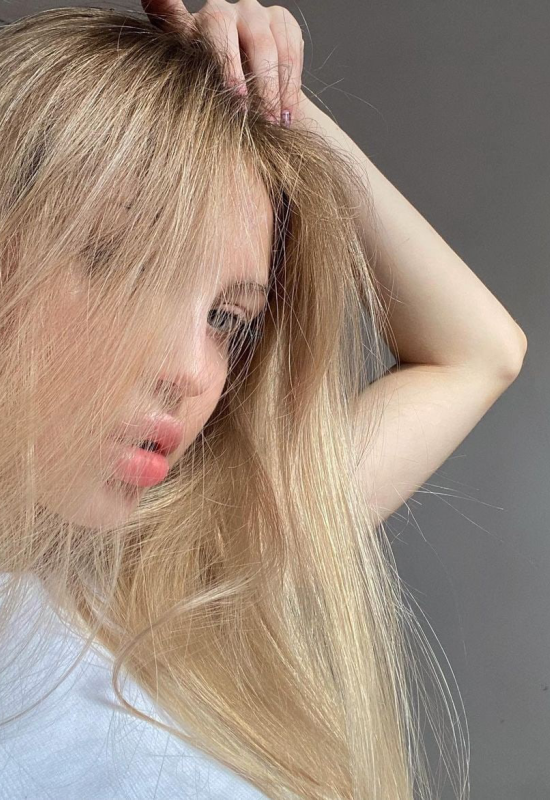 Olya • 22 • Russia