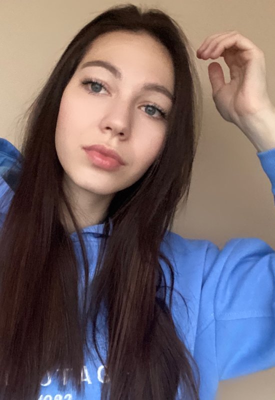 Alina • 30 • Hongrie