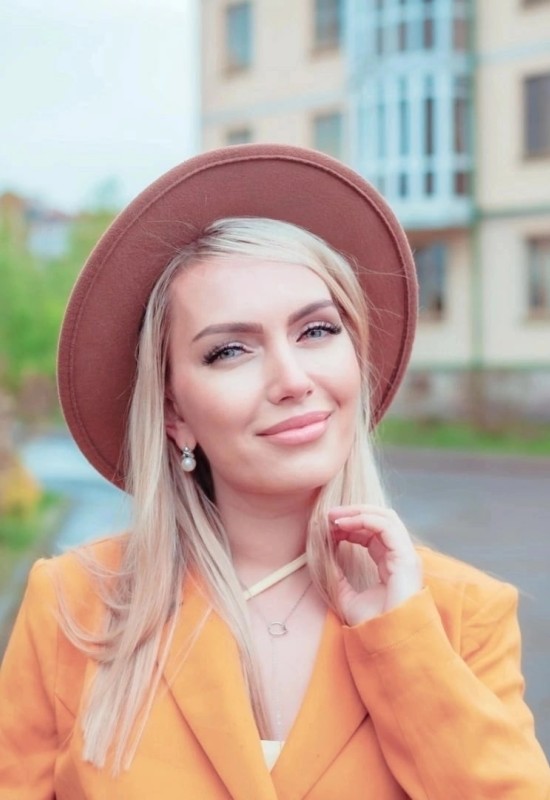 Ava • 36 • Russie