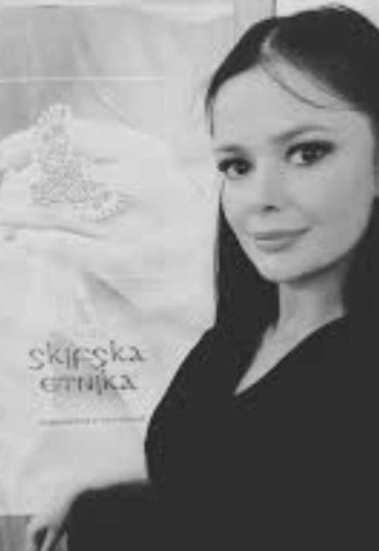 Anna • 30 • Ukraine