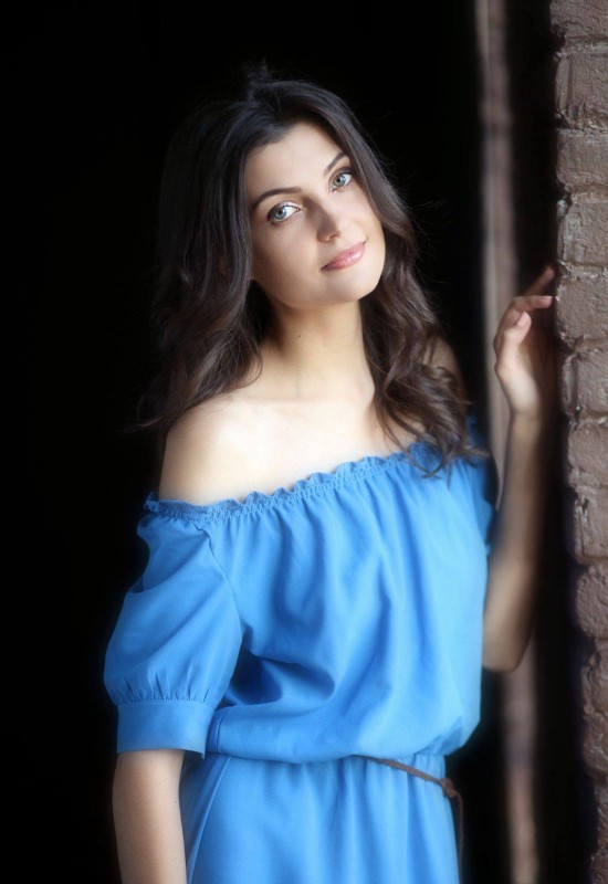 Olena • 43 • Ukraine