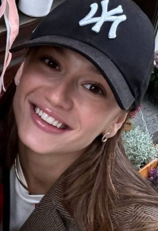 Lara • 23 • Ukraine