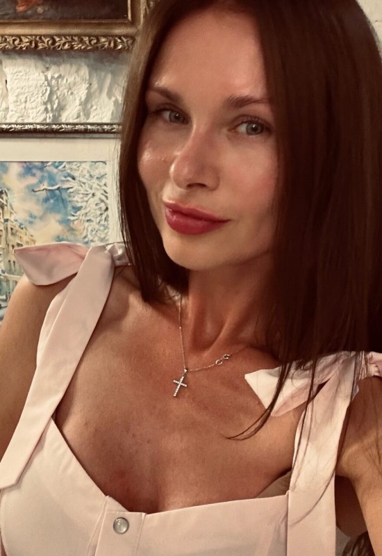 Katrina • 35 • Ukraine