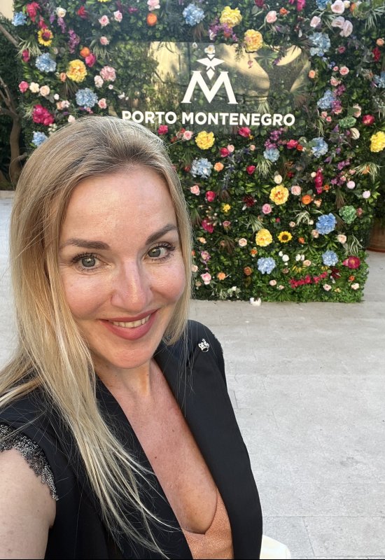 Elena • 50 • Macedonia