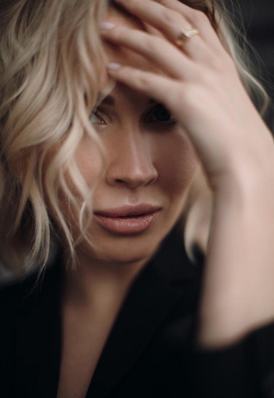 Anna • 36 • Suisse