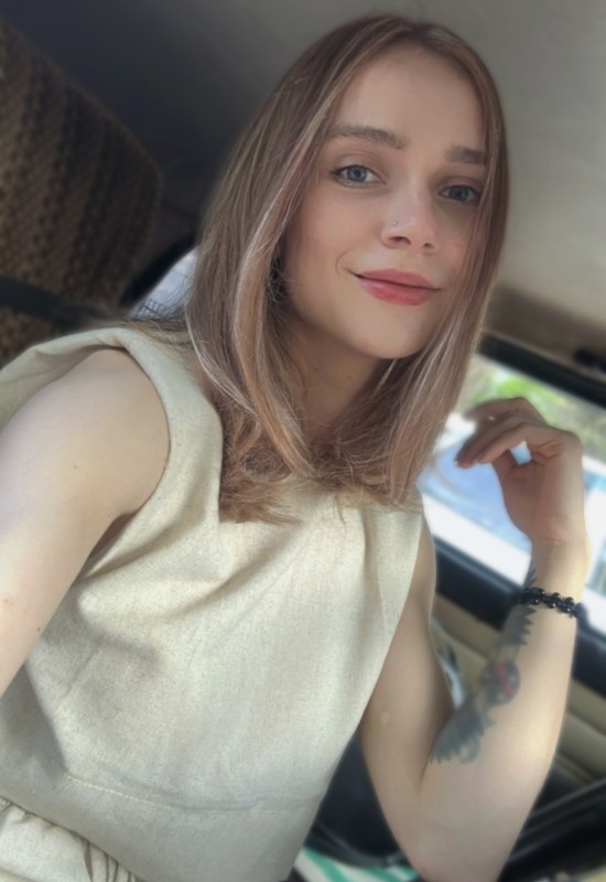 Lesya • 27 • Russia