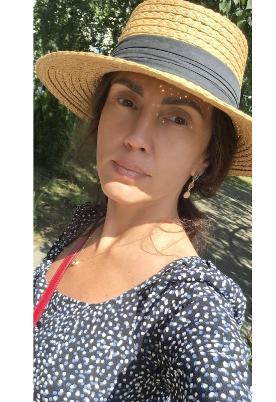 Olga • 43 • Russia