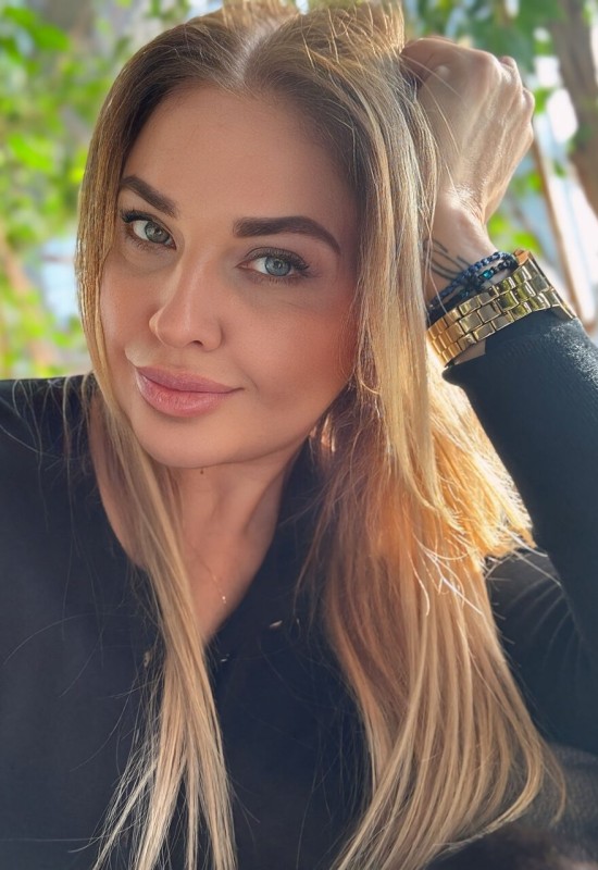 Ekaterina • 42 • Grèce