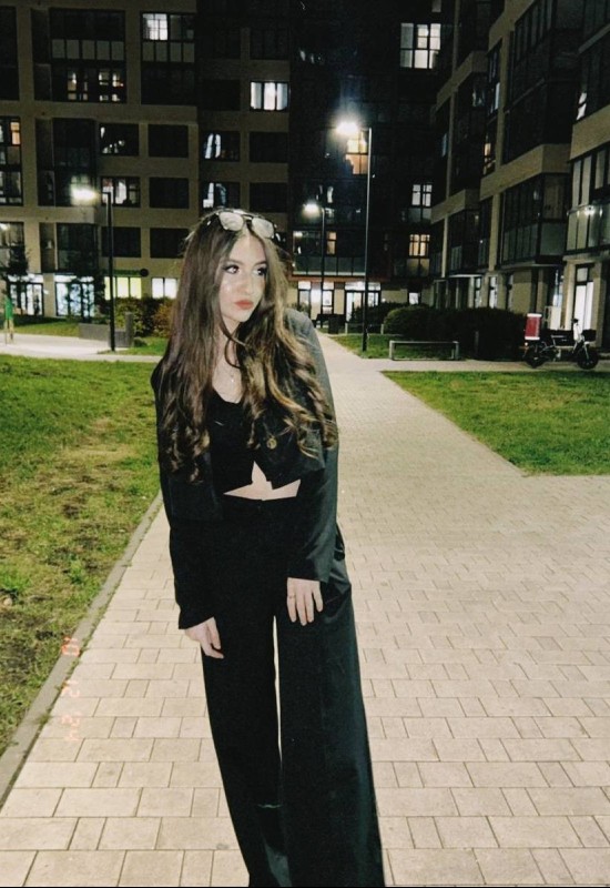 Adriana • 17 • Russie