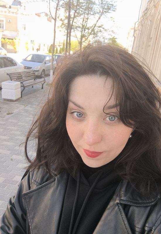 Olessia • 34 • Russia
