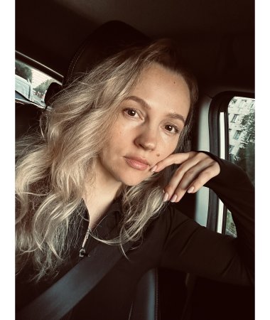 Yuliya, 44