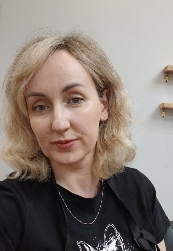 Лєна • 40 • Ukraine