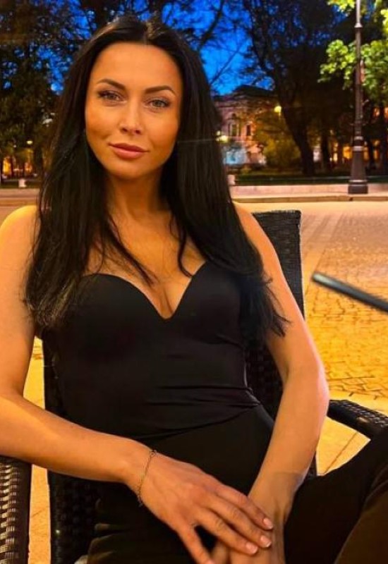 Yulia • 39 • Білорусь