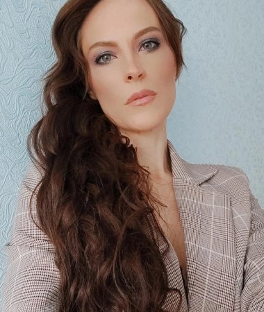Natali, 44