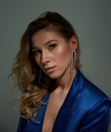 Yuliya, 32