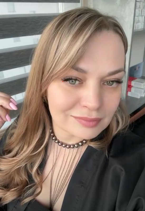 Julia  • 44 • Russie