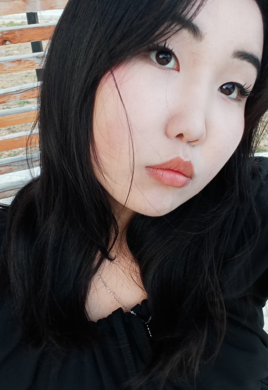 Svetlana • 18 • Russia