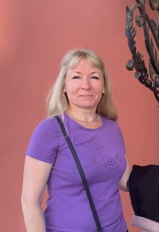 Elena • 50 • Russie