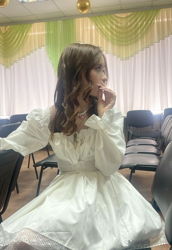 Luna • 17 • Russie