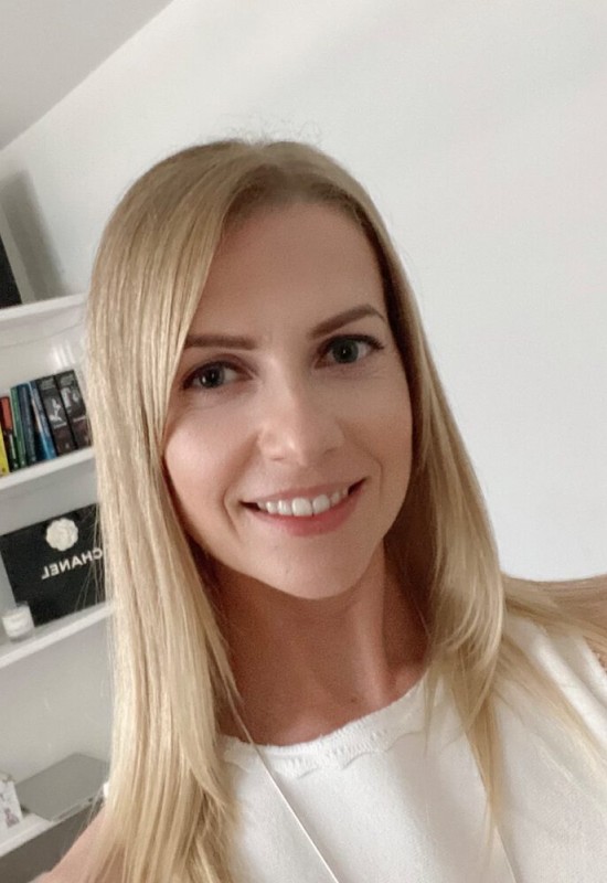 Inessa • 40 • United Kingdom