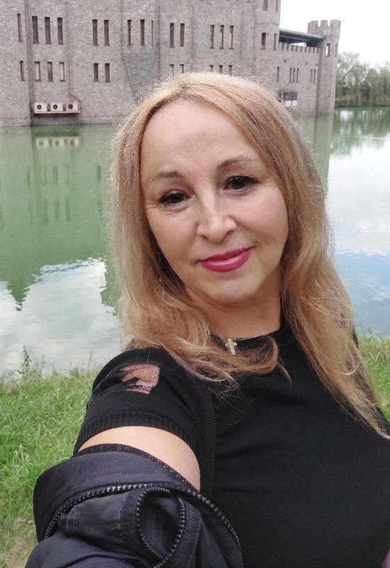 Elena • 56 • Russie