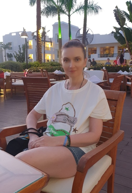 Irina • 48 • Russie