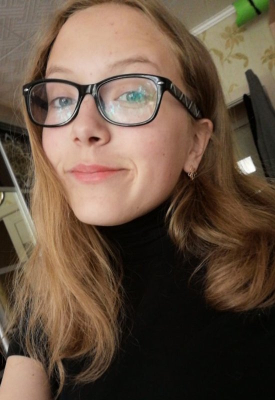 Olesia • 21 • Ukraine