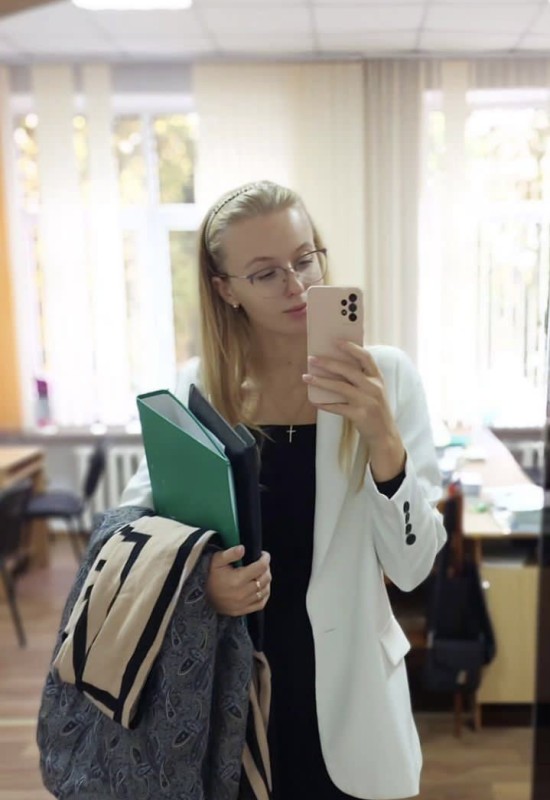 Olga • 34 • Russia