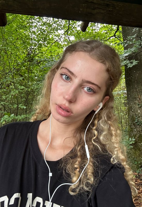Яна • 26 • Ukraine