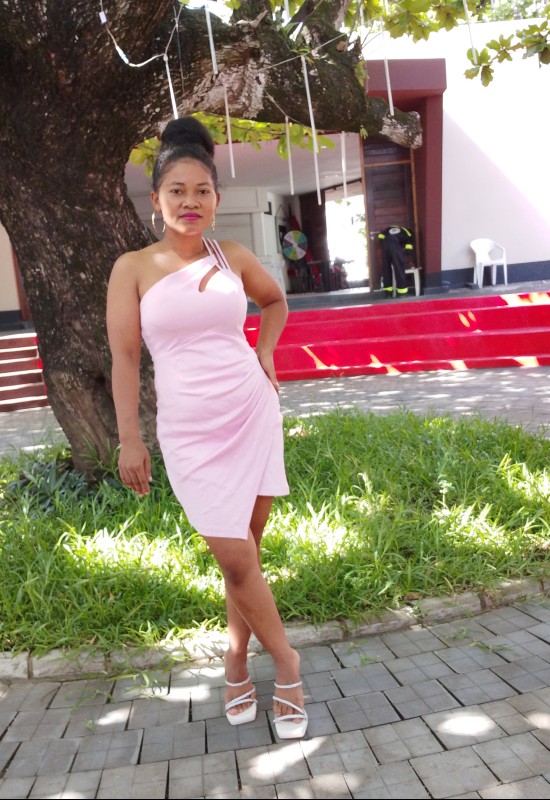 Linelle • 31 • Madagascar