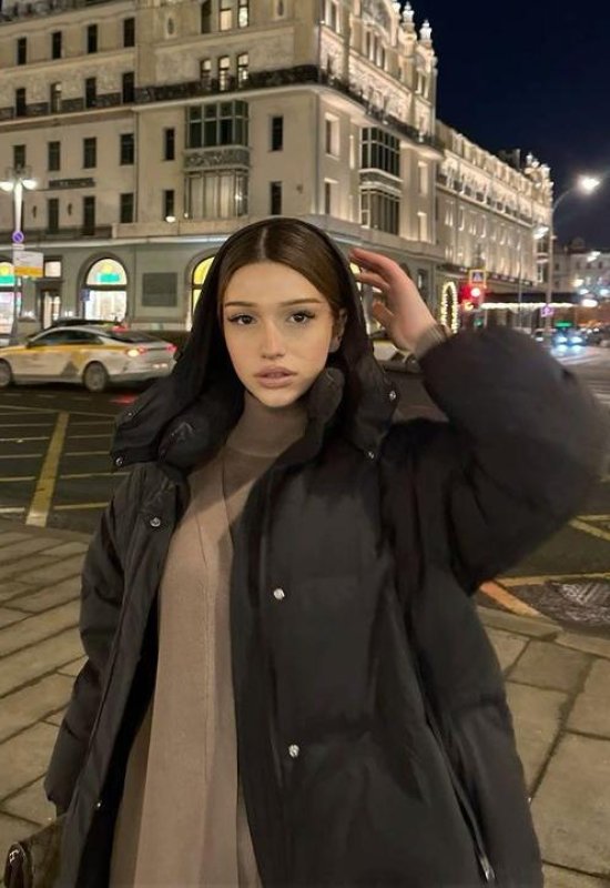 Alice • 22 • Austria