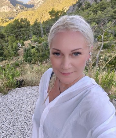 İrina, 45