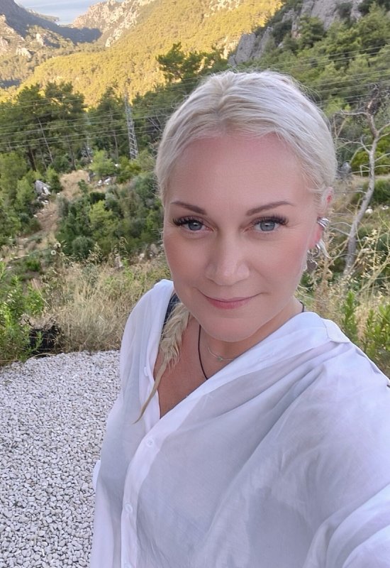 İrina • 45 • Russia