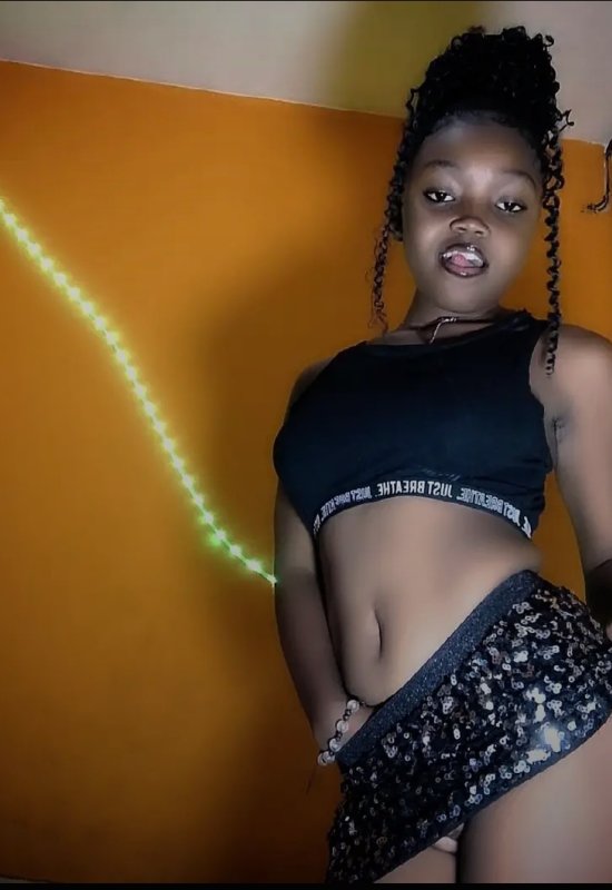 Ange • 25 • Madagascar