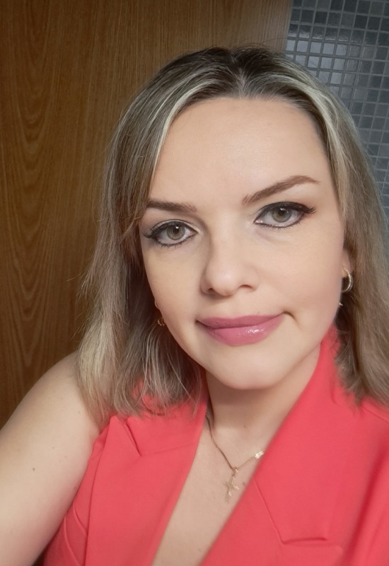 Olga • 42 • Spain